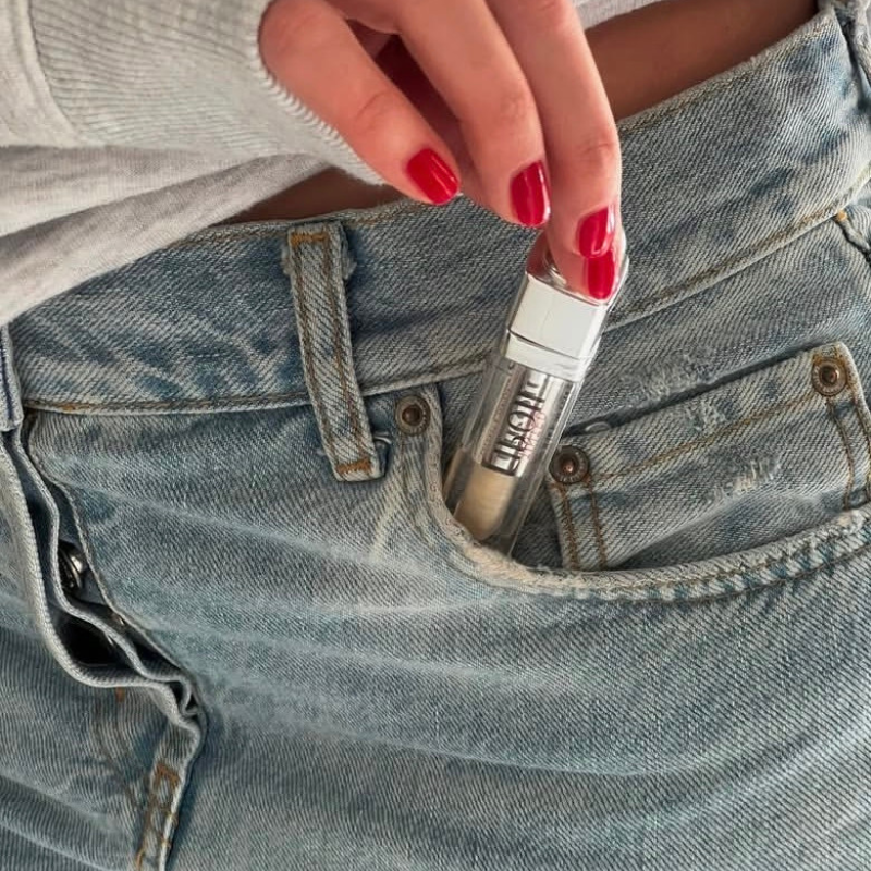 lip oil anemone